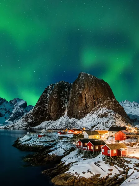 northern-lights-lofoten-hamnoy-norway-2